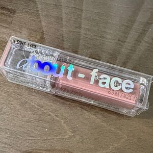 About-Face Light Lock Lip Gloss - Pink